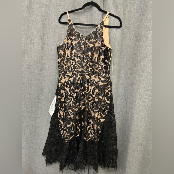 Dress the Population Sleeveless Veiled Fit & Flare Midi Dress - Picture 4 of 8